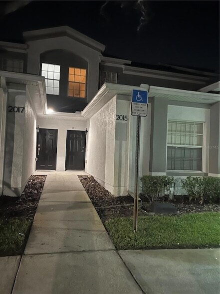 Building Photo - 2015 Claudia Ln