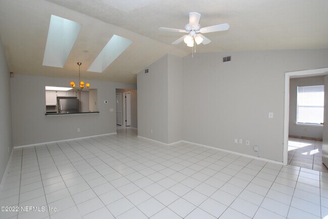 Foto del edificio - 2390 Ironstone Dr E