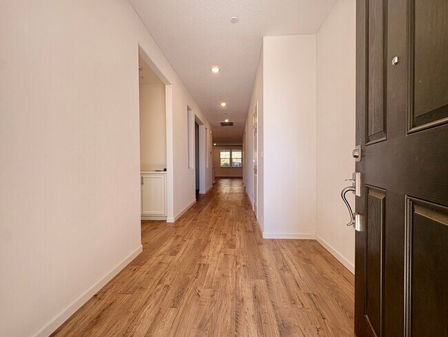 Foto del edificio - Beautiful Solar Home For Rent in Lincoln