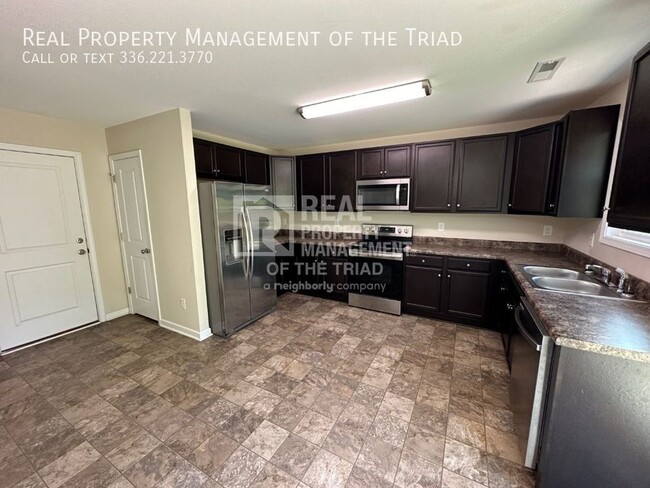 Foto del edificio - *Move In Special* Nice newer 4BR/2.5BA hom...