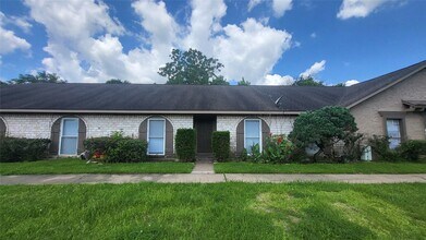 Building Photo - 12435 Sharpview Dr