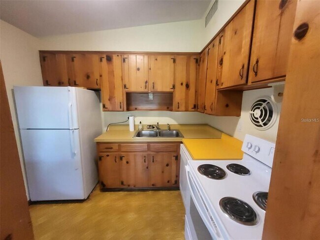 Foto del edificio - 1801 Pineview Cir