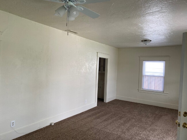 Foto del edificio - Charming 2-Bedroom, 1-Bath Home with Modern Updates on a Spacious Lot