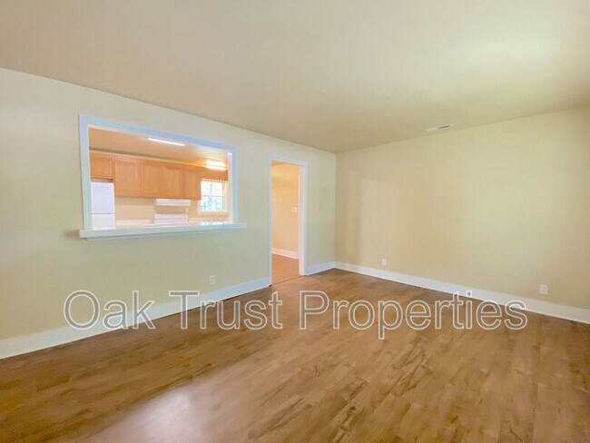 Building Photo - 1227 Mathis Ferry Rd