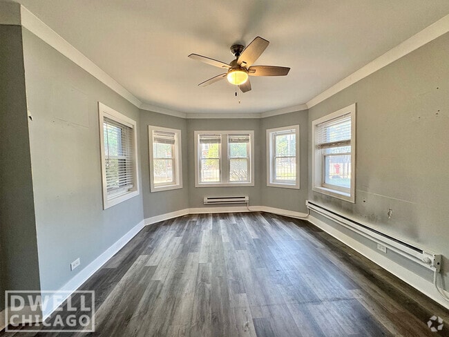 Building Photo - 4208 N Clark St