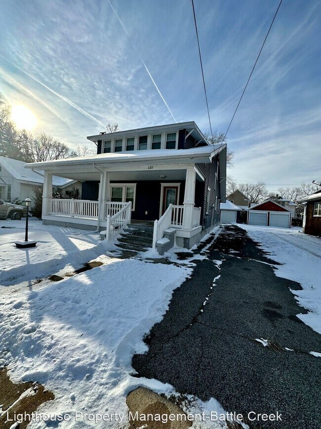 Building Photo - 4 br, 2 bath House - 137 N Wabash Ave