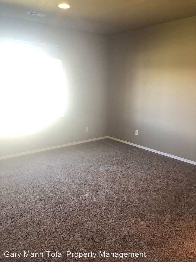 Building Photo - 3 br, 2 bath House - 1326 E Burr Ave