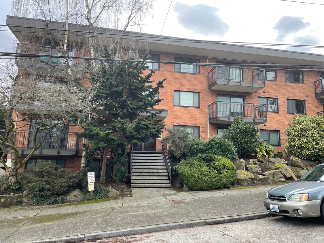 Nice 1bed 1 bath condo near Green Lake. - Nice 1bed 1 bath condo near Green Lake.