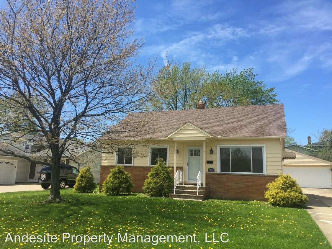 5876 Scarlet Oak Dr, Bedford Heights, OH 44146 House for Rent in