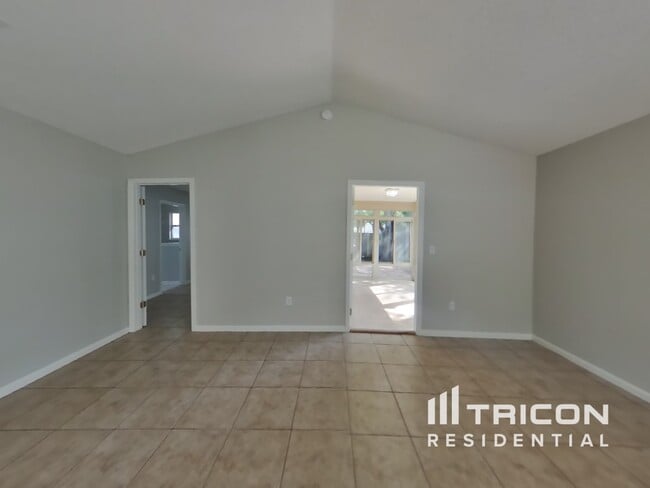 Building Photo - 3134 Wavering Ln
