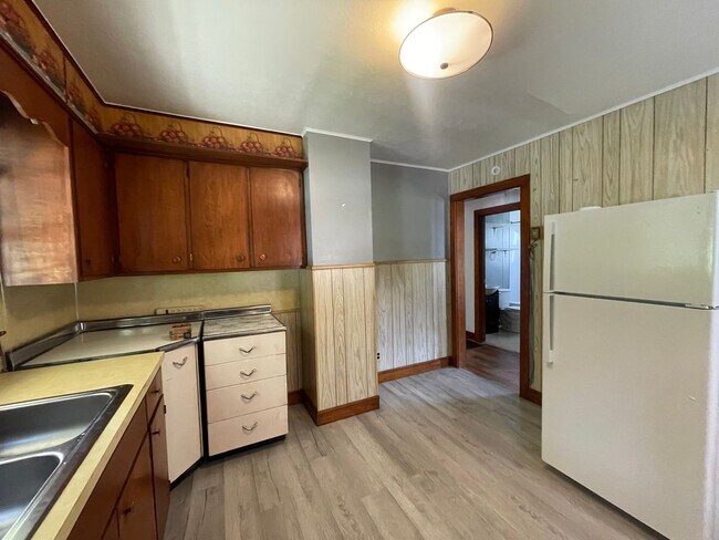 Building Photo - 1308 Hampton Ave