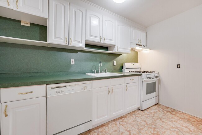 Foto del edificio - 370 Forrest St