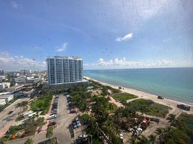 Primary Photo - 6423 Collins Ave