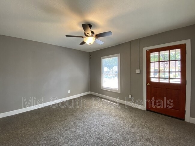 Building Photo - 2302 Poe Ave