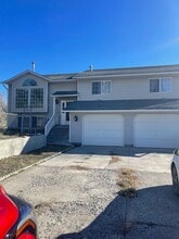 Building Photo - 248 Oakshire Dr