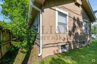 Building Photo - 317 W Kinkaid Ave