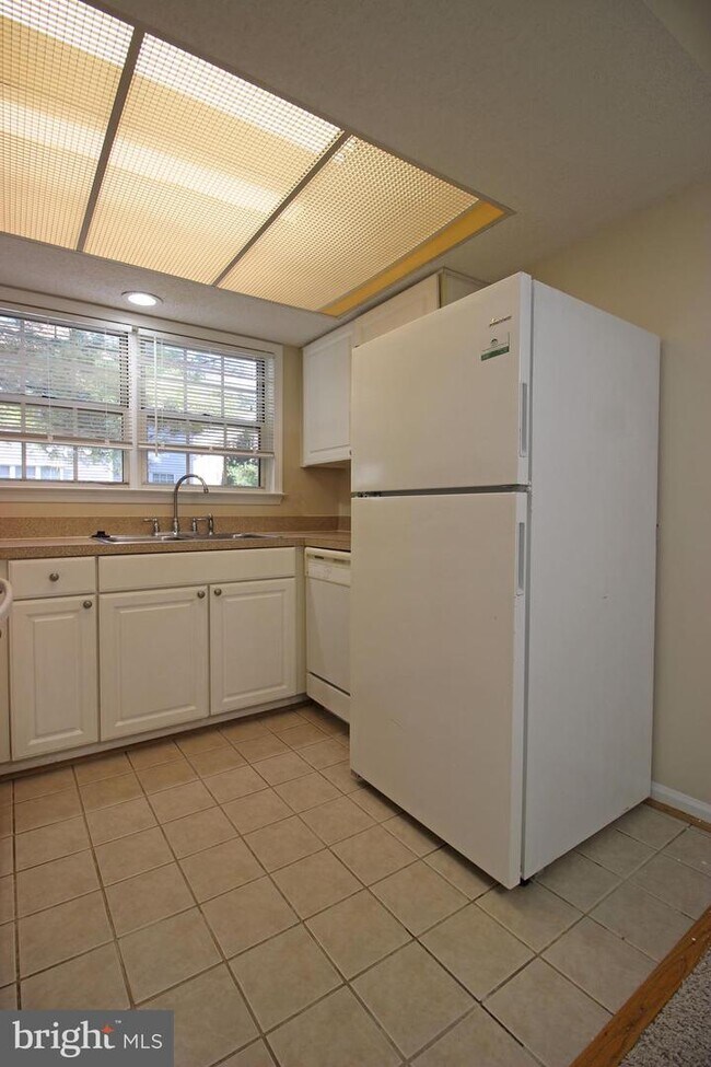 Building Photo - 12112 Green Leaf Ct