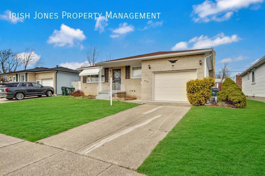 Primary Photo - 310 Evane Dr
