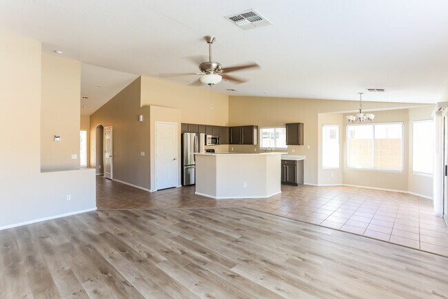 Building Photo - 15316 W Laurel Ln