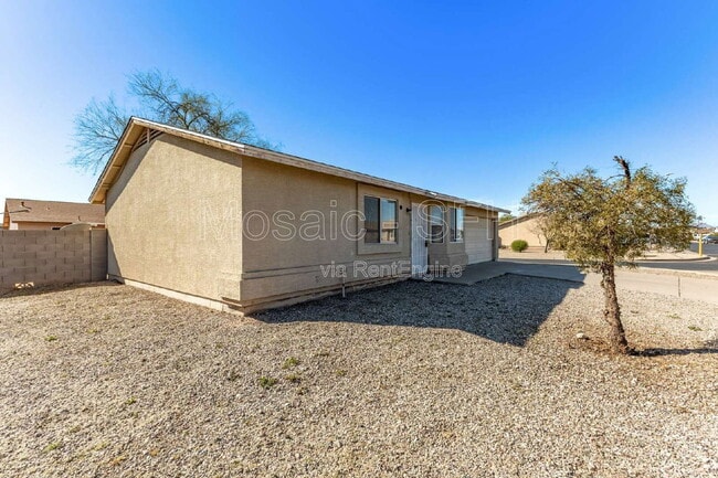 Foto del edificio - 703 W Hess Ave