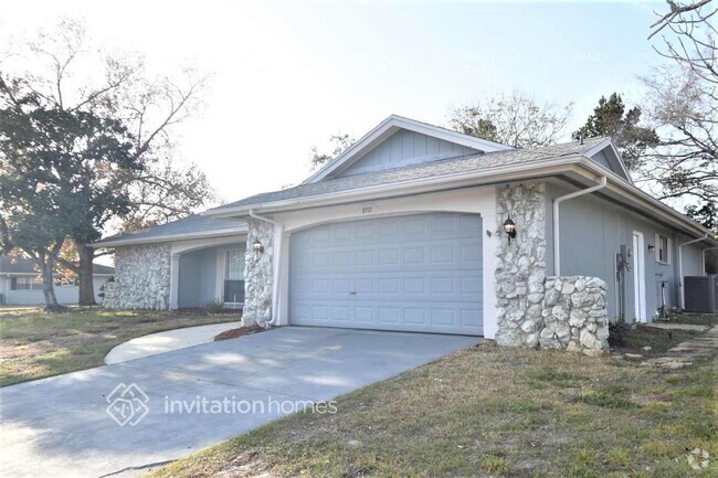 Building Photo - 8701 Lincolnshire Dr