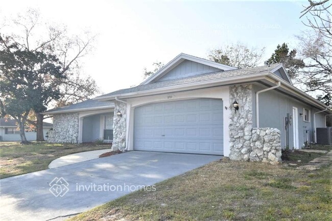 Building Photo - 8701 Lincolnshire Dr