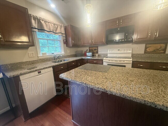 Foto del edificio - 906 Hidden Moss Dr