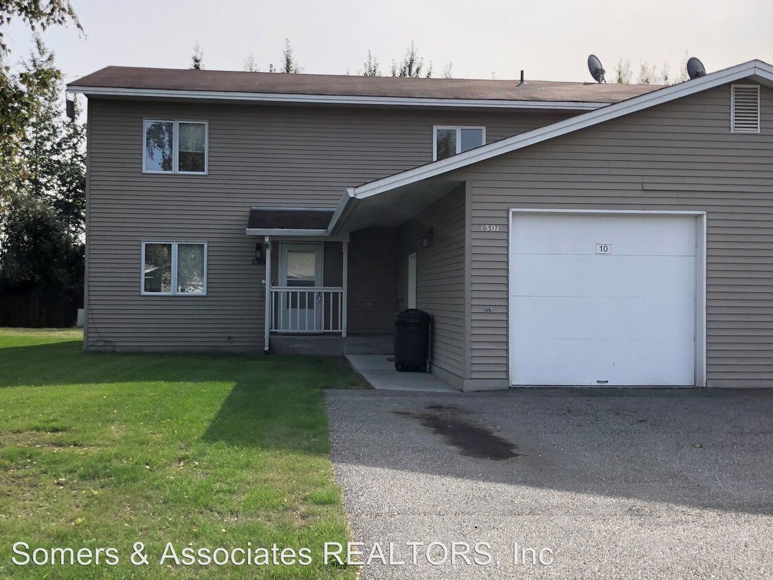 Primary Photo - 4 br, 2.5 bath House - 1301 Bainbridge Blvd.