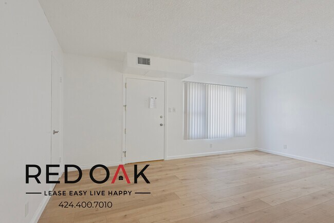 Foto del edificio - 8619 Belford Ave