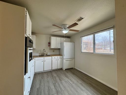 Building Photo - 2 bedroom 1 Bath In Longmont Available NOW!