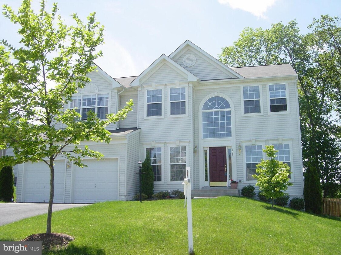 208 E King James St, Purcellville, VA 20132 House Rental in