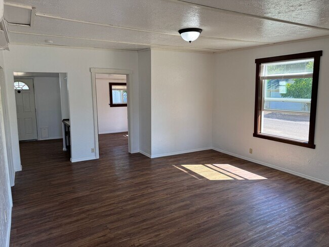 Foto del edificio - Charming 2-bedroom, 1-bath home in Cottage Grove!
