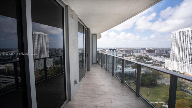 Foto del edificio - 488 NE 18th St