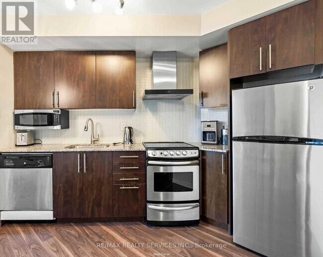 Photo du bâtiment - 352 Front St W