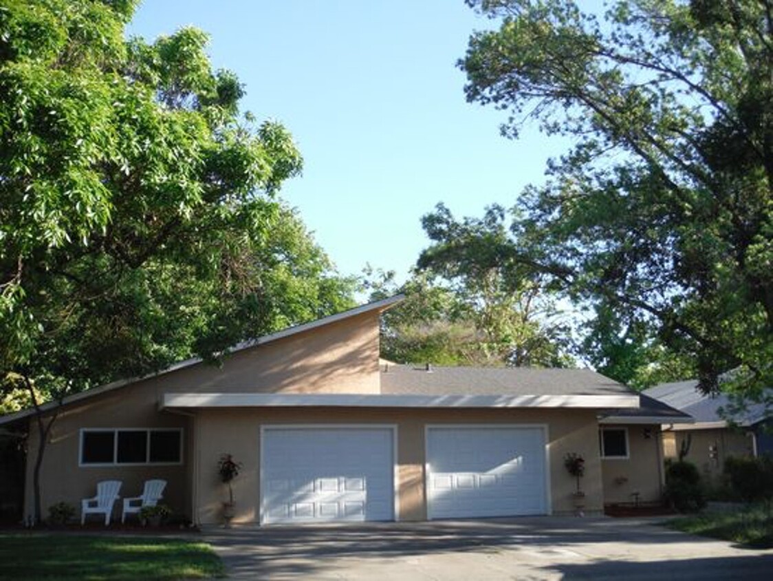 Front of duplex - 2124 on the left - 2124 E 8th St