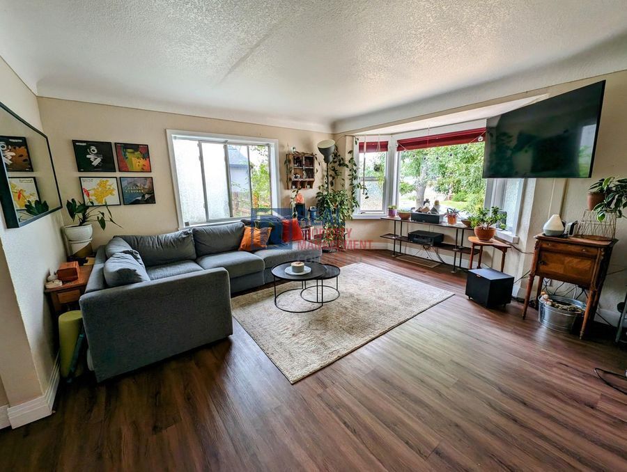 Primary Photo - 908 Wolff St