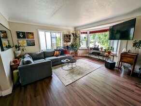 Building Photo - 908 Wolff St