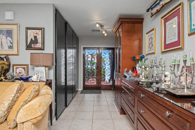 Foto del edificio - 7678 Solimar Cir