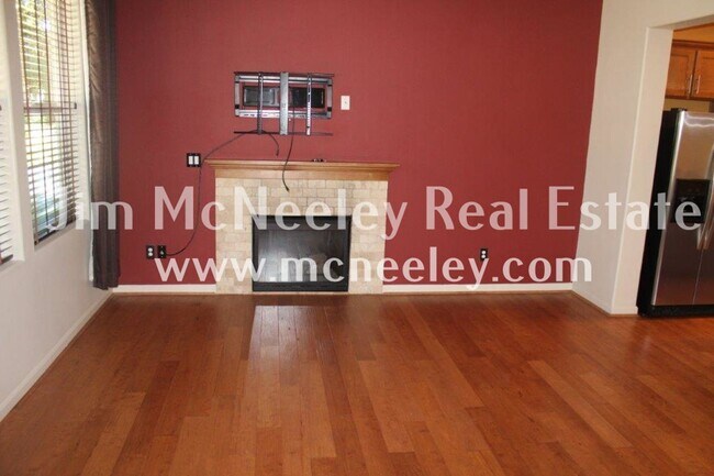 Building Photo - 3 br, 2.5 bath House - 10552 NE Gateway St...
