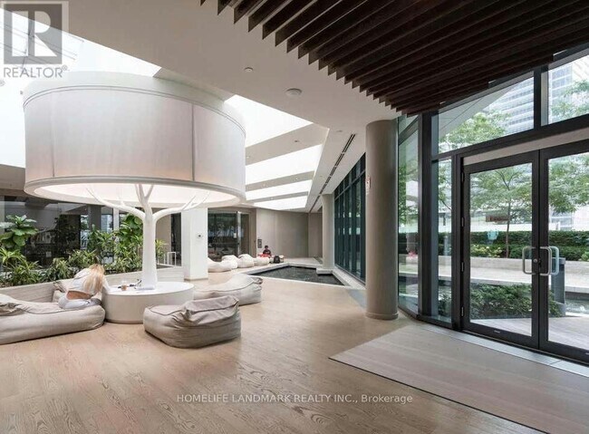 Building Photo - 100 Harbour St