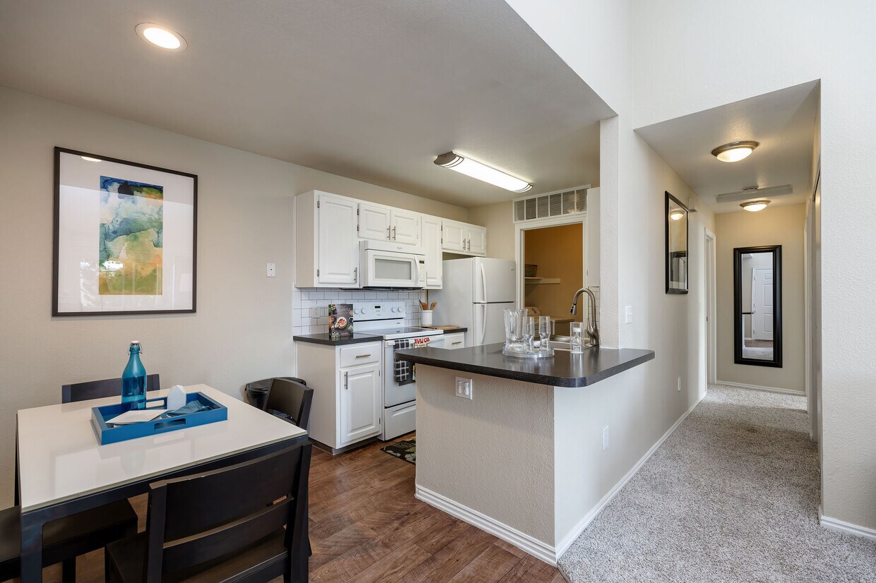 Diseño de armario renovado para Emily Henderson | California Closets, image size:1240x826