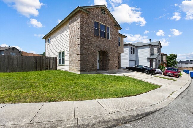 Foto del edificio - 3 bedroom and 2.5 bathroom located in Vill...