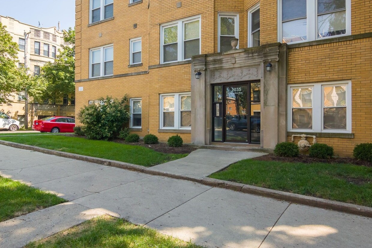 Primary Photo - 2035 W Arthur Ave