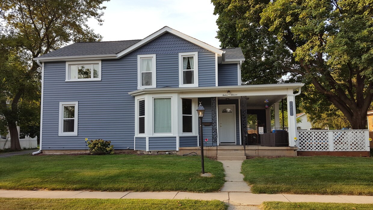 Front of home - 1211 Wisconsin St