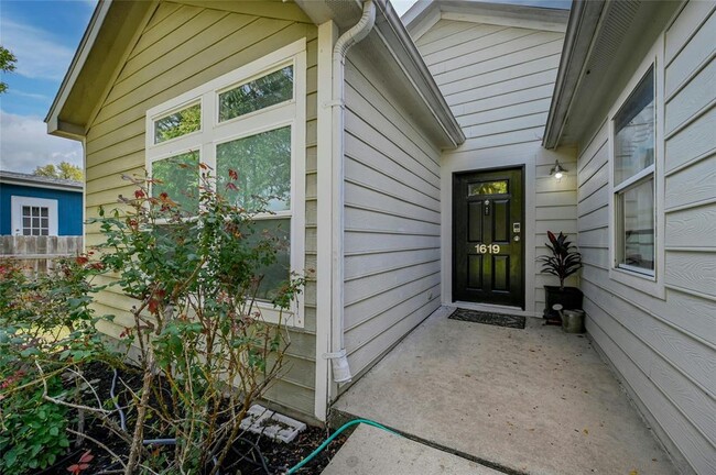 Building Photo - 1619 J J Seabrook Dr