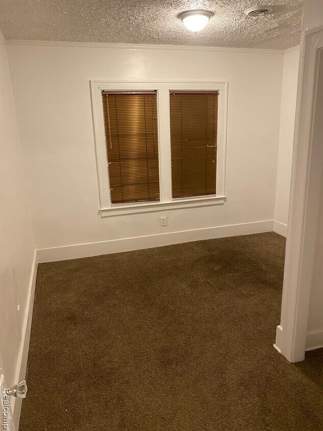 Building Photo - 12303 Cloverlawn Ave