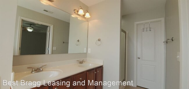 Building Photo - 3 br, 2.5 bath House - 2921 Aristocrat Lane