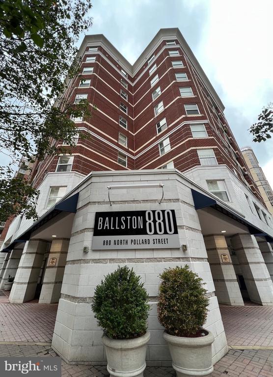 Foto del edificio - 880 N Pollard St
