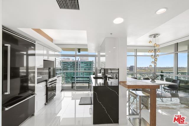 Building Photo - 13700 Marina Pointe Dr