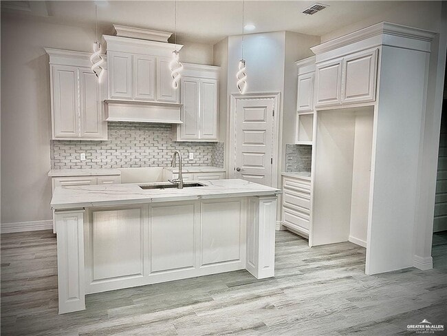 Building Photo - 11 W 18th St